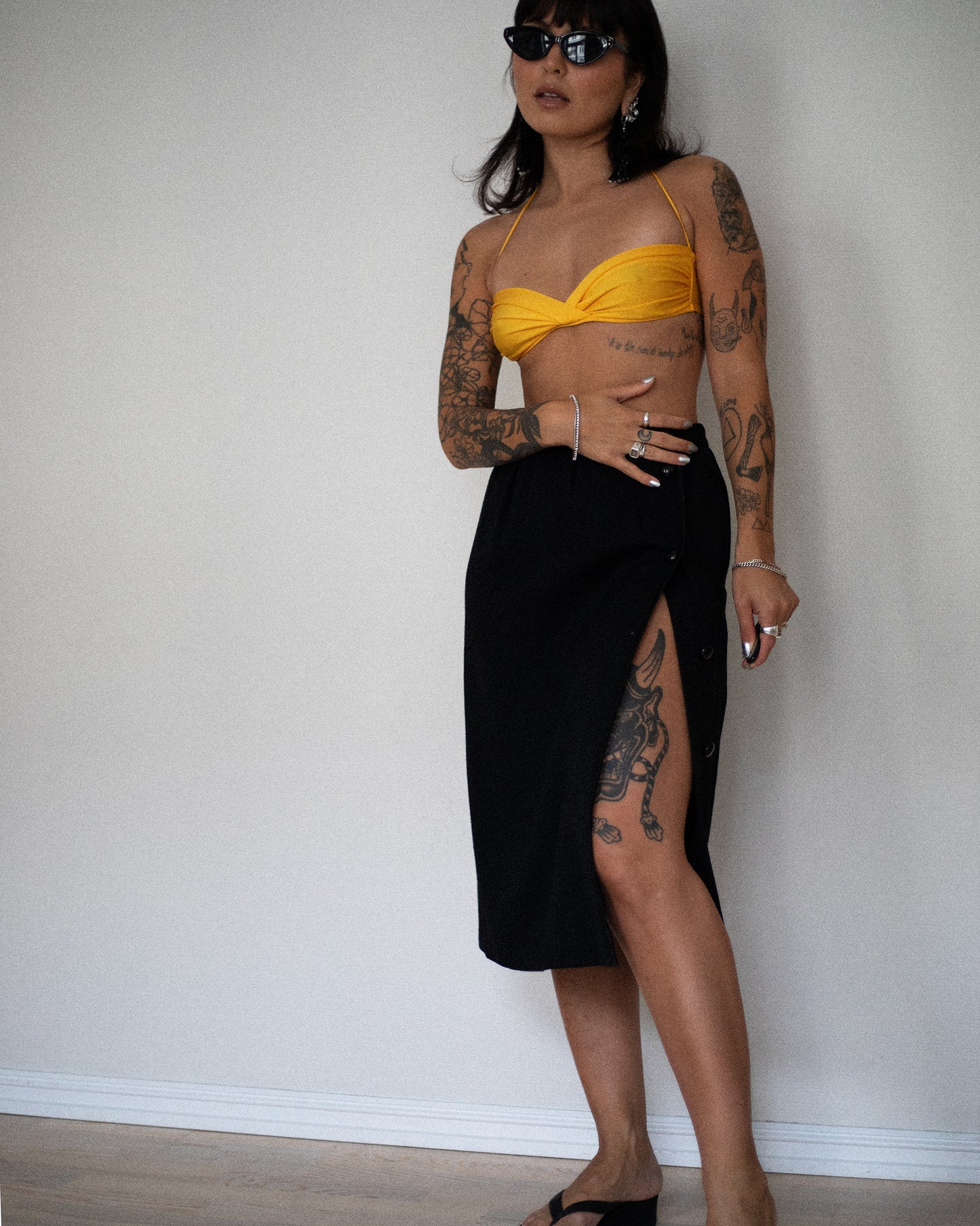 Vintage Valentino Miss V wool skirt in black, size M – minimalist Italian design from the 1990s