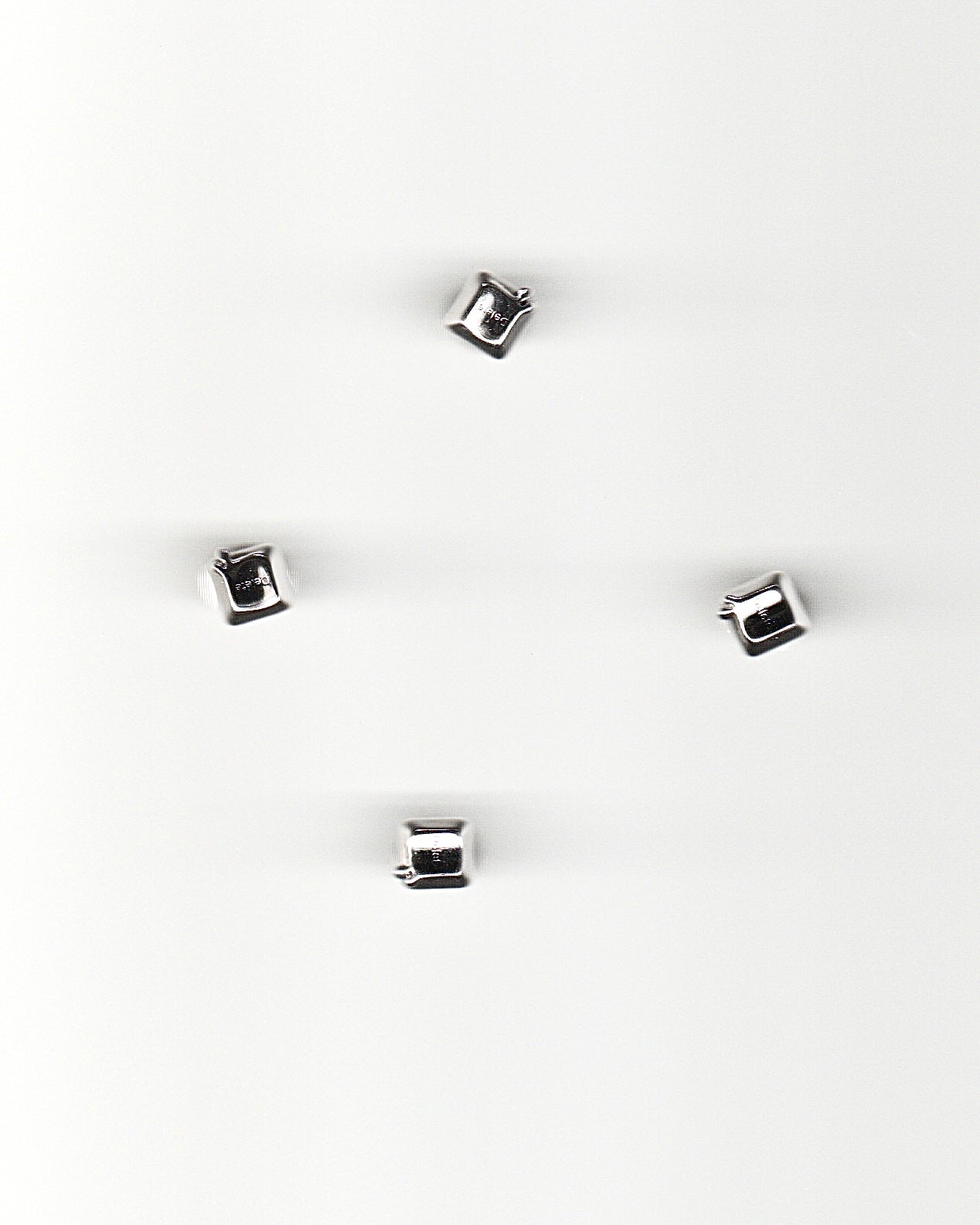 DELETE STUD EARRING