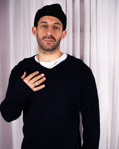 Embroidered V-Neck Knit (L)