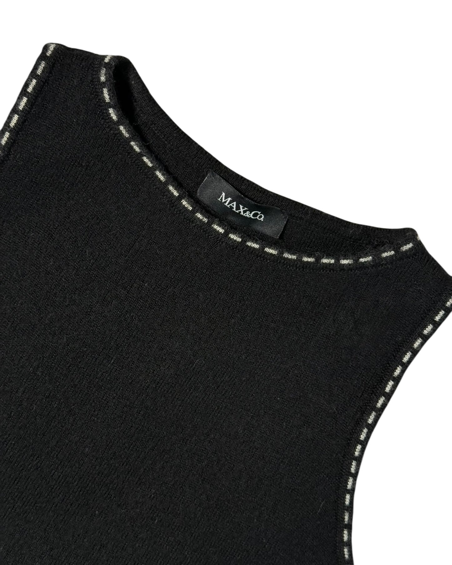 Vintage Max & Co sleeveless knit neckline with contrast stitching