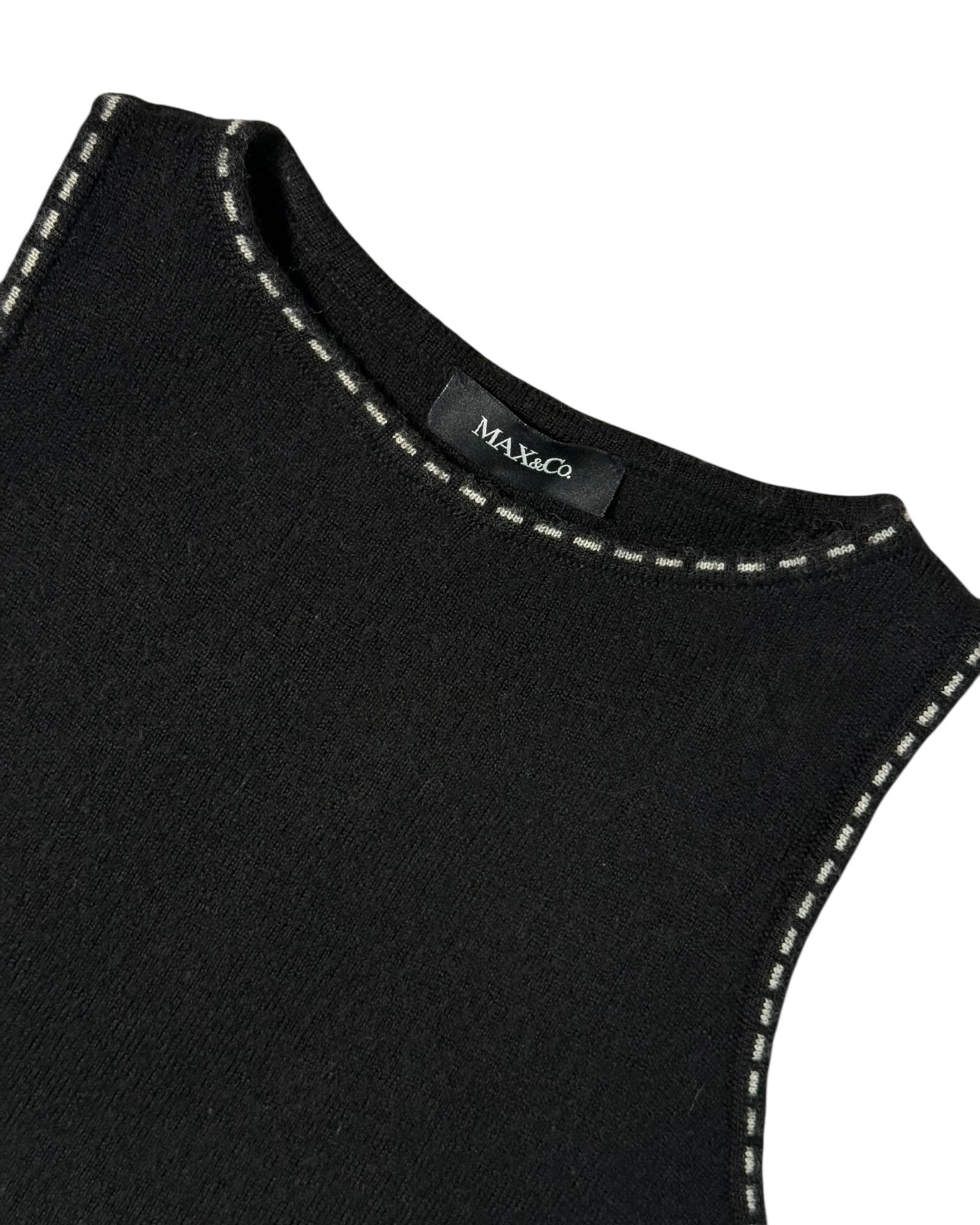 Vintage Max & Co sleeveless knit neckline with contrast stitching