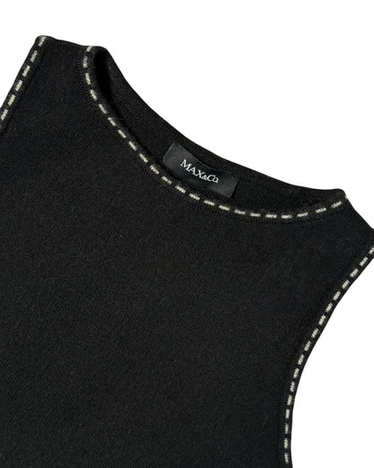 Vintage Max & Co sleeveless knit neckline with contrast stitching